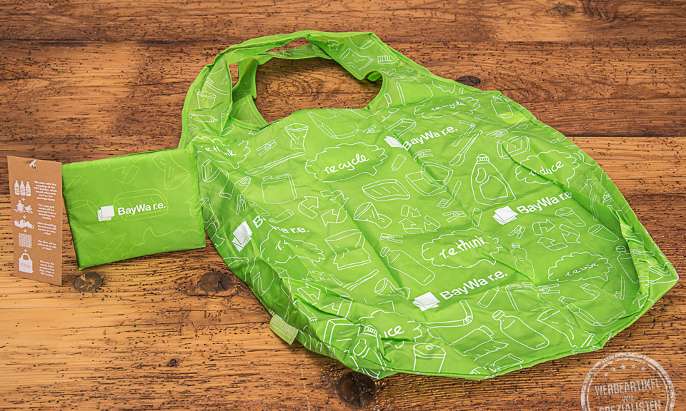 Nachhaltige Einkaufstasche aus PET Flaschen in Gr&uuml;n mit Baywa r.e. Logo bedruckt 