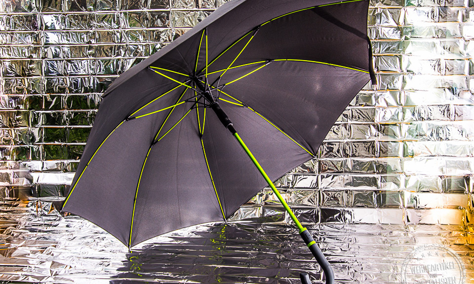 Stockschirm Style windproof in limette-grün Fiberglasschienen mit Softtouch-Griff und Logo von werbemax