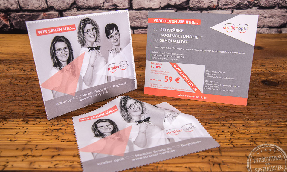 Drei bedruckte Brillenputzt&uuml;cher von Strasser Optik