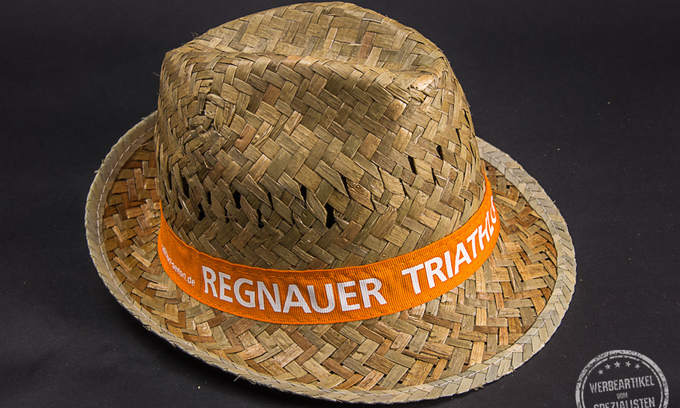 Strohut mit orangefarbener Banderole und wei&szlig;em Aufdruck 