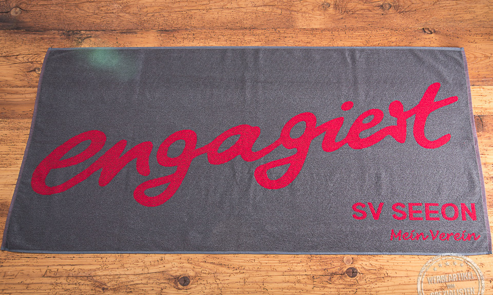SV Seeon Badetuch in Grau mit roter Einwebung
