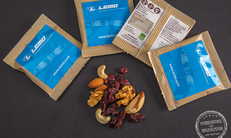 Nussmischung in Werbet&uuml;ten als Werbegeschenk mit Logo Lemo bedruckt.