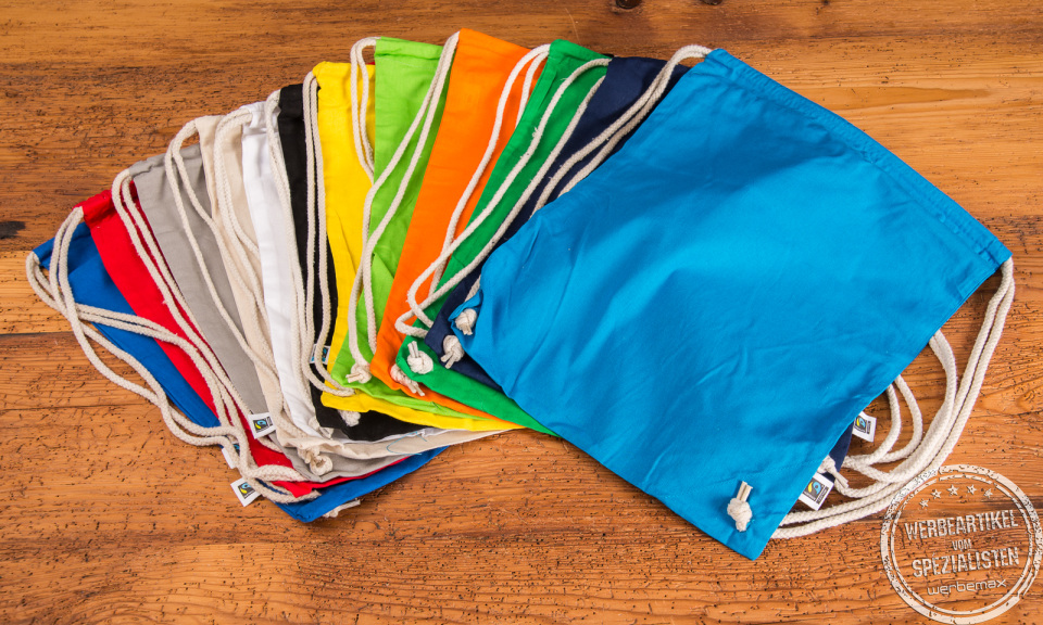 Turnbeutel aus Fairtrade Baumwolle als nachhaltiger Werbeartikel. Bedrucken Sie den trendigen Matchrucksack mit Logo und w&auml;hlen Sie aus 12 Farben Ihre aus.