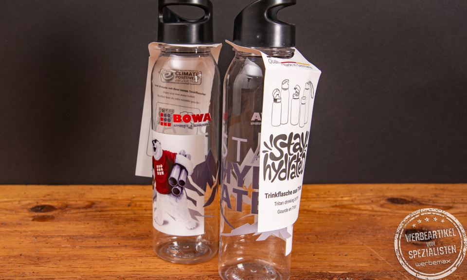 Zwei bedruckte Trinkflaschen als Werbeartikel.
