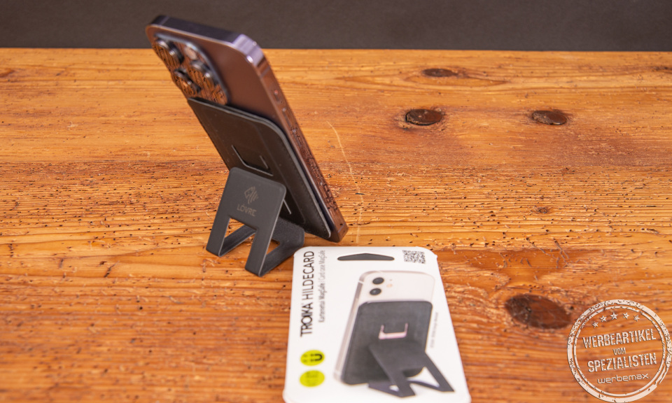 Das innovative MagSafe Kartenetui von Troika besticht durch veganes Leder und einer schönen Logogravur. Das ideale Werbegeschenk für Männer. 