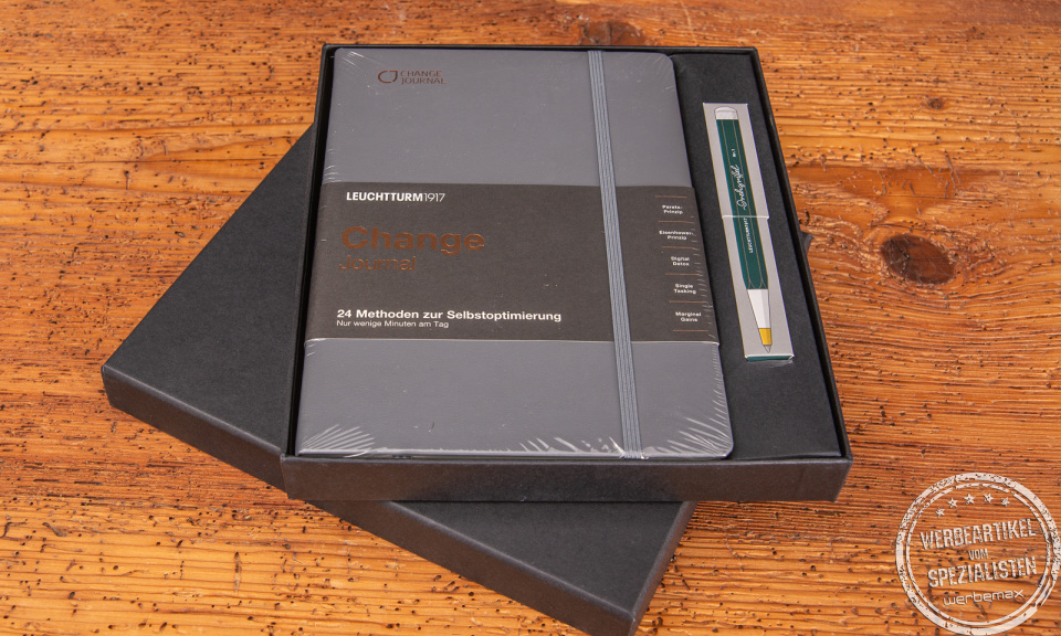 Leuchtturm1917 Geschenkbox mit Bullet Journal und Drehgriffel.