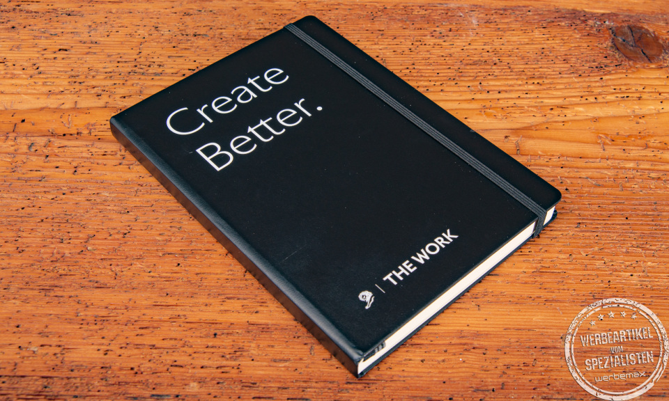 Leuchtturm1917 schwarzes Softcover-Notizbuch mit Logodruck.