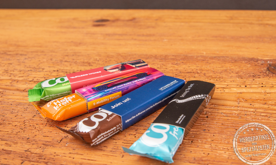 Corny Müsliriegel in verschiedenen Sorten als Werbeartikel im Werbeschuber bestellen