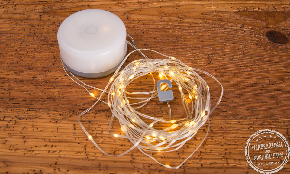 8m lange Lichterkette als Outdoorlampe. Innovatives Werbegeschenk mit Ihrem Logo als Domingaufkleber.