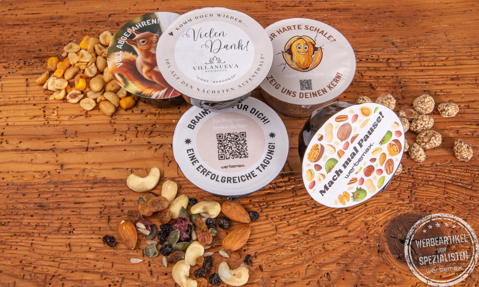 Nutsbox Nussmischungen in der Schale mit Logo auf Deckel als Werbemittel.