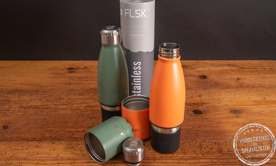 TmB von FLSK, die isolierende Trinkflasche mit Becher in grün, orange und silber. Verpackt in der Kartonröhre als hochwertiges Mitarbeitergeschenk für jung und alt. 