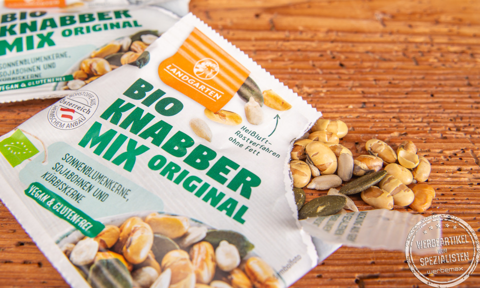 Bio Knabbermix Original Landgarten in der Papierverpackung als Messe-Snack.