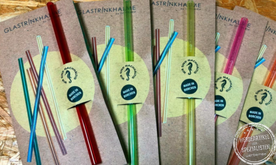 Mailingkarten mit Glas-Strohhalmen mit Logo als Werbeartikel.
