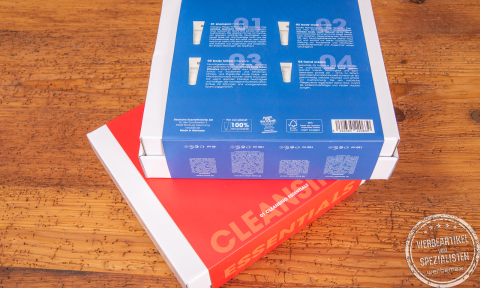 Neues newkee cleansing set als hochwertiges Werbegeschenk mit Ihrem Logo. Am Beispiel von der Sparkasse in rot mit Logo.