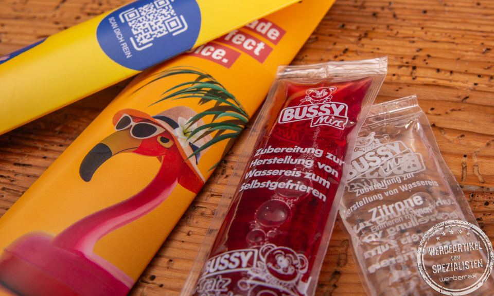 Erwecken Sie den Geist der Kindheit, mit dem Bussy Wassereis in 5 leckeren Sorten. Sommerlicher Messeartikel mit einer großen Werbefläche. 