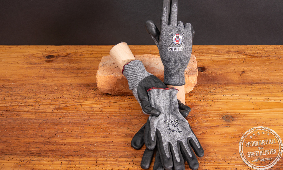Bedruckte Arbeitshandschuhe als Werbegeschenk für Handwerker.