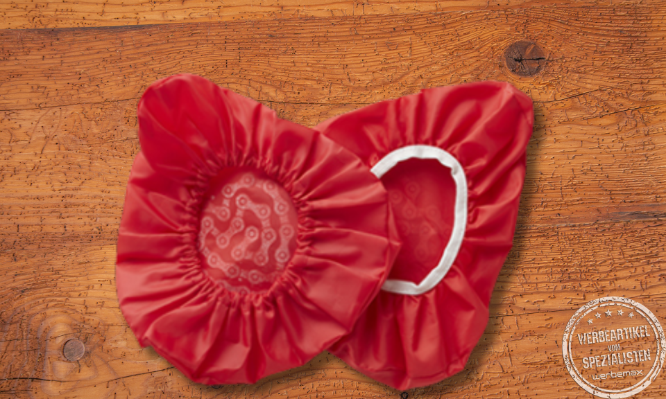 Zwei rote Sattelbez&uuml;ge mit Logodruck als Werbeartikel.