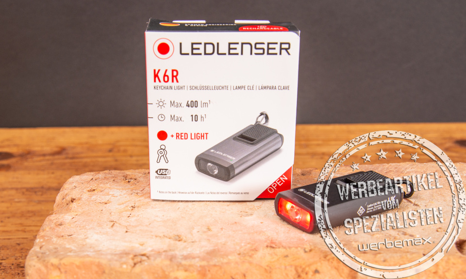 Leichte und kompakte Taschenlampe von LED Lenser für den Schlüsselbund. Leuchtweite bis zu 800 m und 400 Lumen Leuchtkraft. 