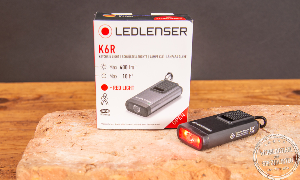 Leichte und kompakte Taschenlampe von LED Lenser f&uuml;r den Schl&uuml;sselbund. Leuchtweite bis zu 800 m und 400 Lumen Leuchtkraft. 