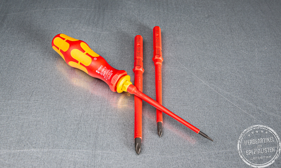 Schraubendreher Bit Set von Wera in rot/gelb f&uuml;r sicheres Arbeiten an spannungsf&uuml;hrenden Teilen. Mit 2 weiteren Bits. 