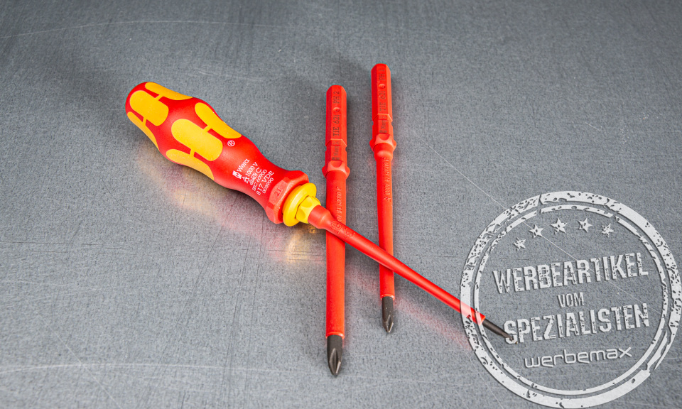 Schraubendreher Bit Set von Wera in rot/gelb für sicheres Arbeiten an spannungsführenden Teilen. Mit 2 weiteren Bits. 