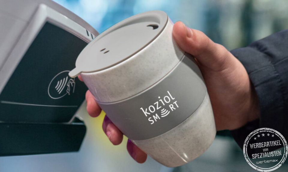 Smarter NFC-Werbeartikel koziol Aroma 2 go im digitalen Einsatz.