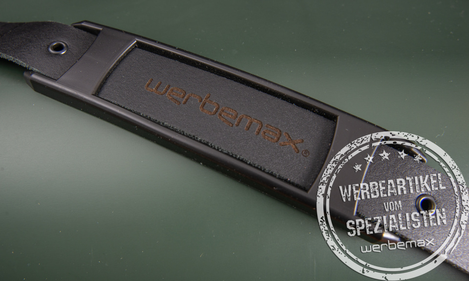 Retro-Kühlbox Polarbox Black Edition mit personalisiertem Lederband.