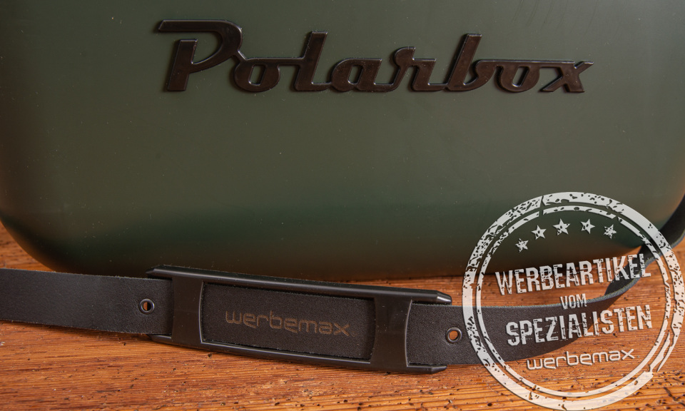 Stylishe Retro-Kühlbox Polarbox Black Edition mit werbemax-Logo graviert.