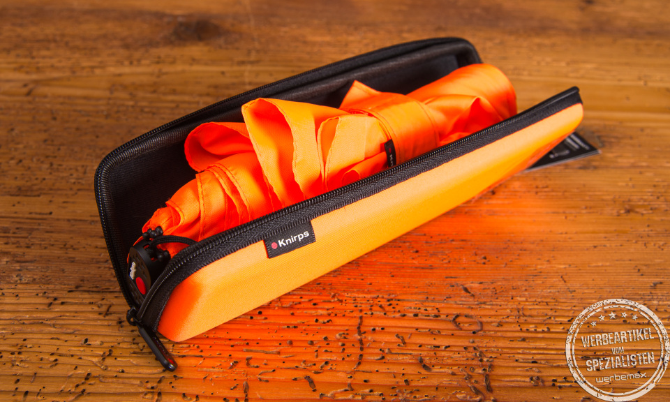 Das handliche und durchdachte DryCase von Knirps sorgt daf&uuml;r, dass der benutzte Regenschirm sauber und trocken in der Tasche oder dem Rucksack verstaut werden kann, ohne dabei andere Gegenst&auml;nde nass zu machen. 