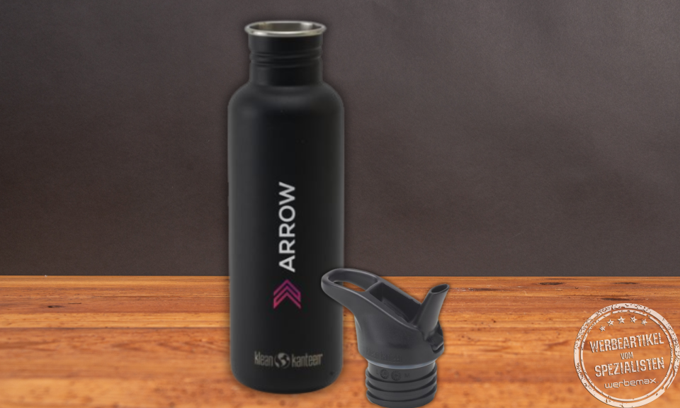 Schwarze Klean Kanteen Trinkflasche mit Logodruck.