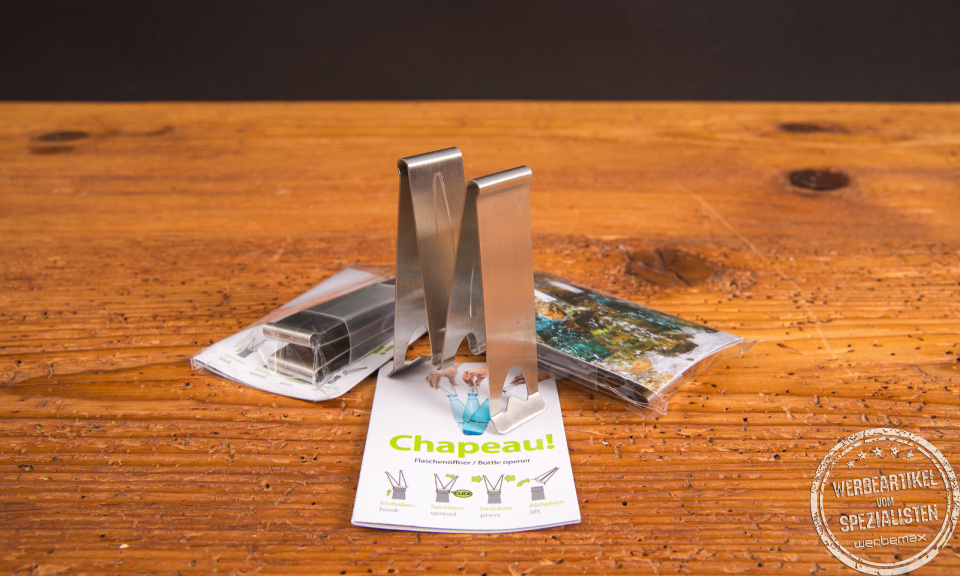 Chapeau! Flaschen&ouml;ffner aus Edelstahl mit Anleitung &ndash; stilvoller Werbeartikel zum einfachen &Ouml;ffnen von Flaschen.