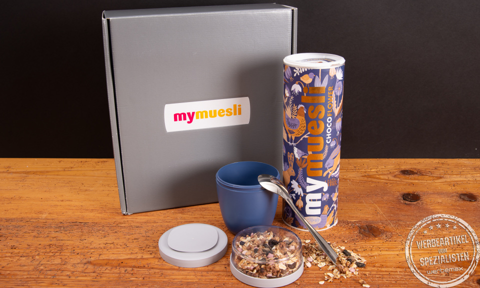 mymuesli Geschenkset mit Bio-M&uuml;sli, To-go-Becher und L&ouml;ffel &ndash; nachhaltiger Werbeartikel f&uuml;r Markenaktionen und Mitarbeitermotivation.