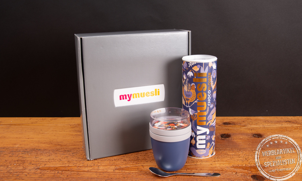mymuesli Geschenkset mit Bio-M&uuml;sli, To-go-Becher und L&ouml;ffel &ndash; nachhaltiges Werbegeschenk f&uuml;r Mitarbeiter und Kunden.