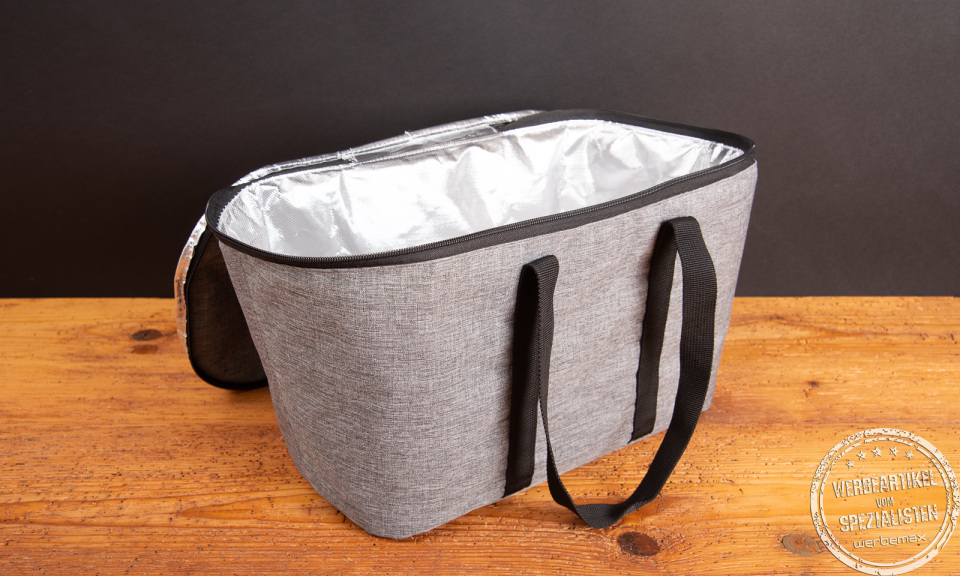 Reisenthel Kühltasche coolerbag in twist silver mit Isolierinnenfutter als praktisches und stilvolles Werbegeschenk für Sommer, Picknick oder Einkauf.