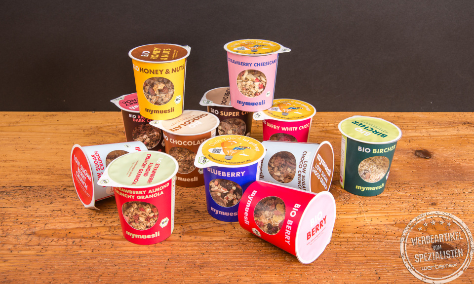 Bio-Müsli im to go Becher von mymuesli in verschiedenen Sorten – ideales Mitarbeitergeschenk.