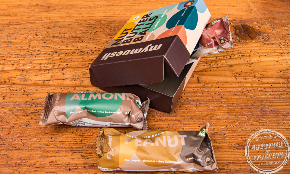 mymuesli Nut Butter Balls mit Peanut und Almond Geschmack &ndash; gesunder Werbesnack f&uuml;r Unternehmen.
