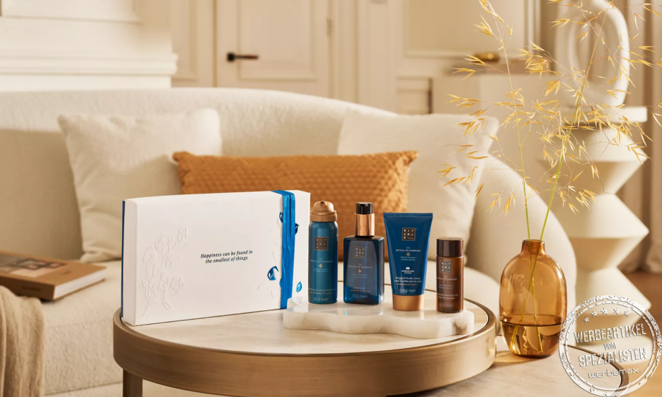 Rituals Hammam Geschenkset mit blauer Box und Pflegeprodukten als Mitarbeitergeschenk.
