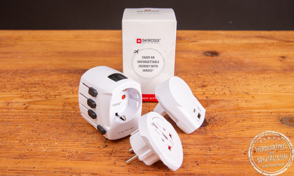 SKROSS World Adapter PRO+USB mit Verpackung &ndash; premium Reiseadapter-Set als hochwertiges Werbegeschenk f&uuml;r globale Zielgruppen.