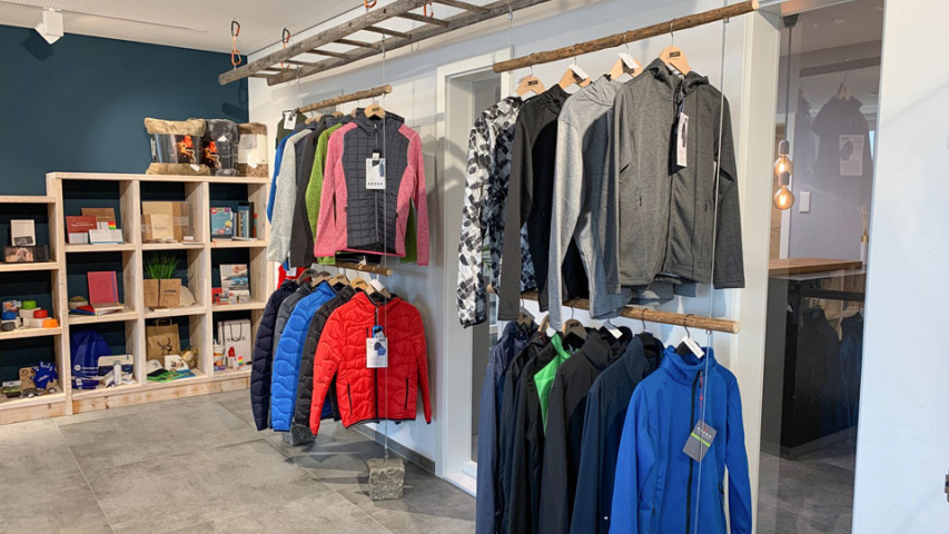 Werbemax Showroom mit Werbetextilien.