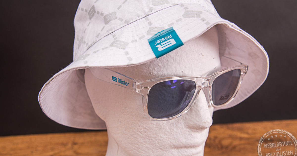 Gebrandeter Fischerhut und Sonnenbrille für Elektro Rösler als auffällige Werbeartikel für Recruiting und Messeauftritte.