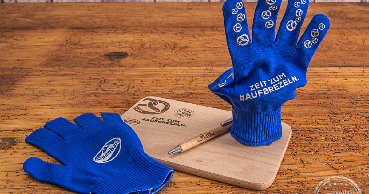 D&uuml;nne Arbeitshandschuhe von der Firma Alpenhain in blau mit wei&szlig;em Aufdruck