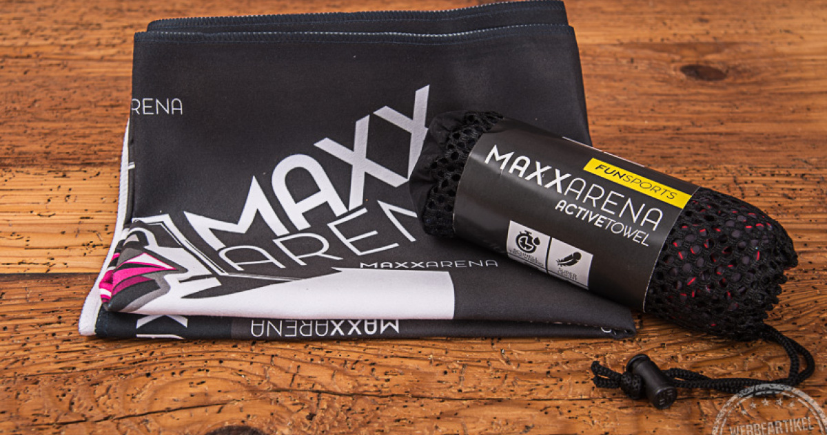 Active Towel mit Logodruck Maxxarena im Aufbewahrungsbeutel.