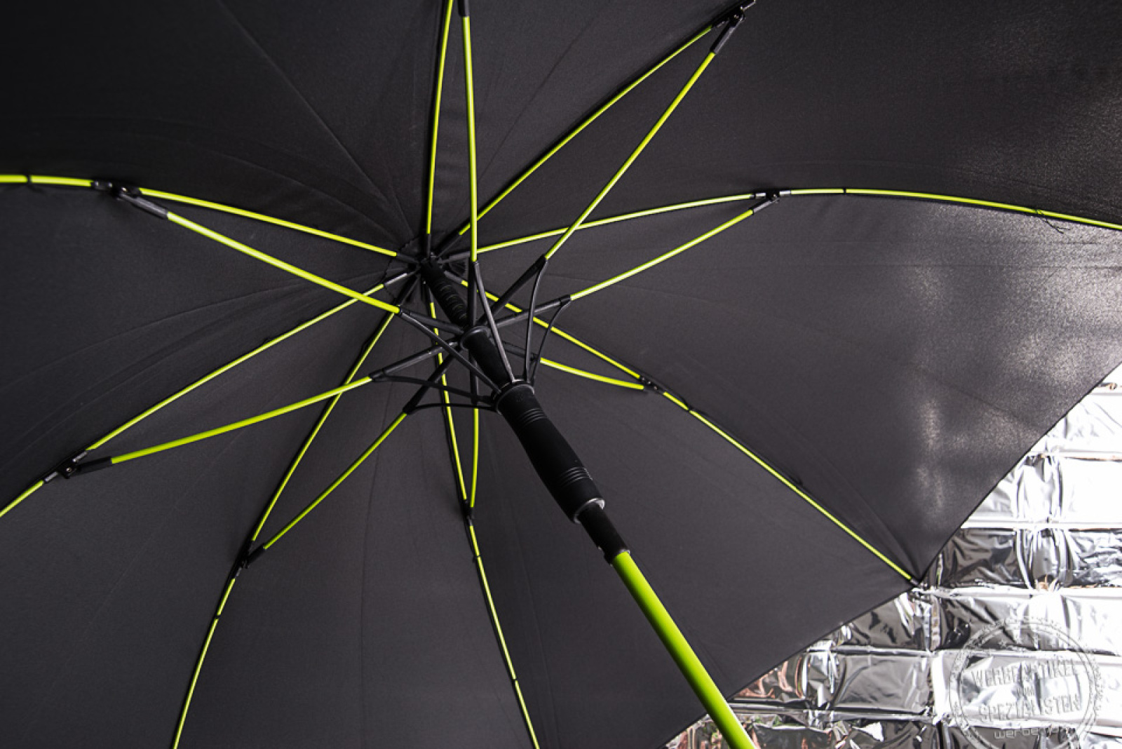 Regenschirm mit Firmenlogo bedrucken