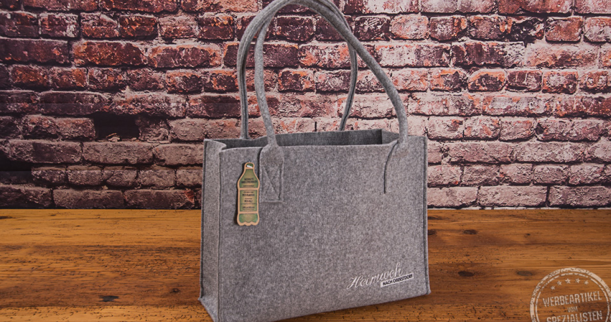 Shopperbag aus Filz mit Logo