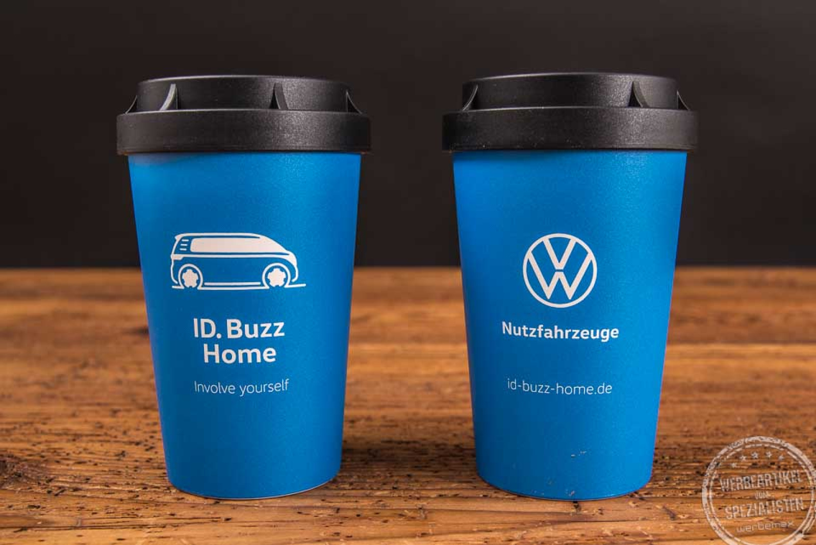 Nachhaltige Heybico Kaffeebecher in blau mit Logo