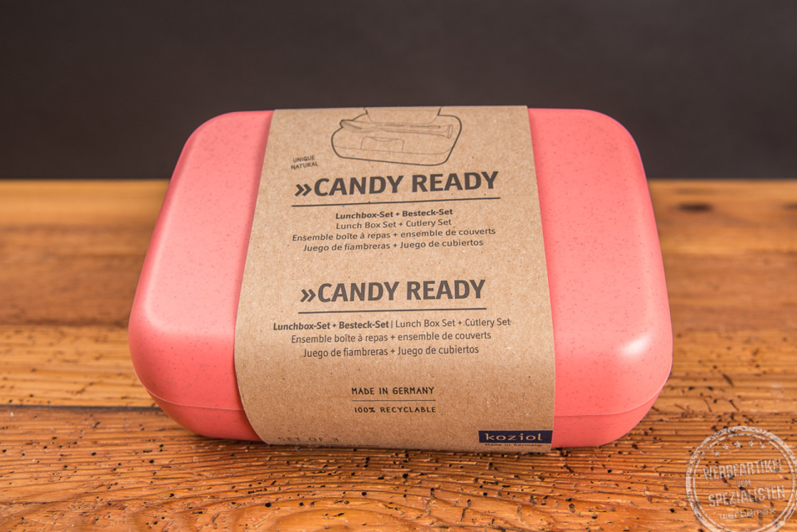 Rote koziol Candy Ready Set Lunchbox mit Papierbanderol verschlossen als Werbeartikel. 