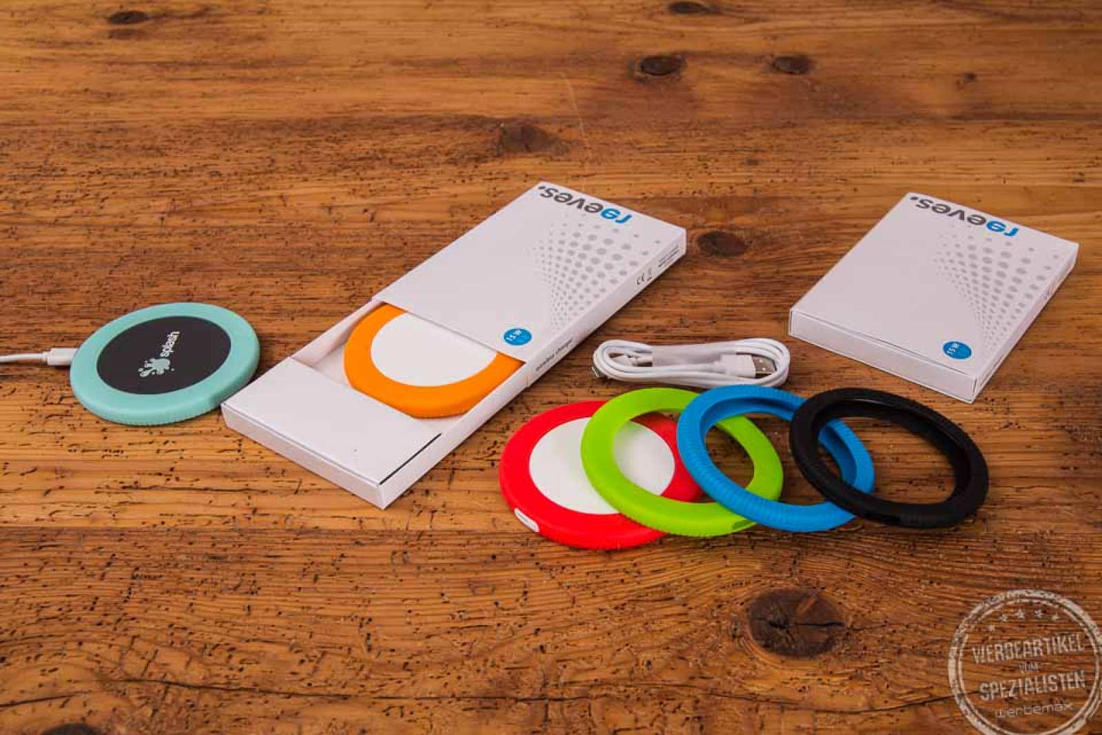 myMatola Wireless Charger mit Verpackung und auswechselbaren Silikonringen