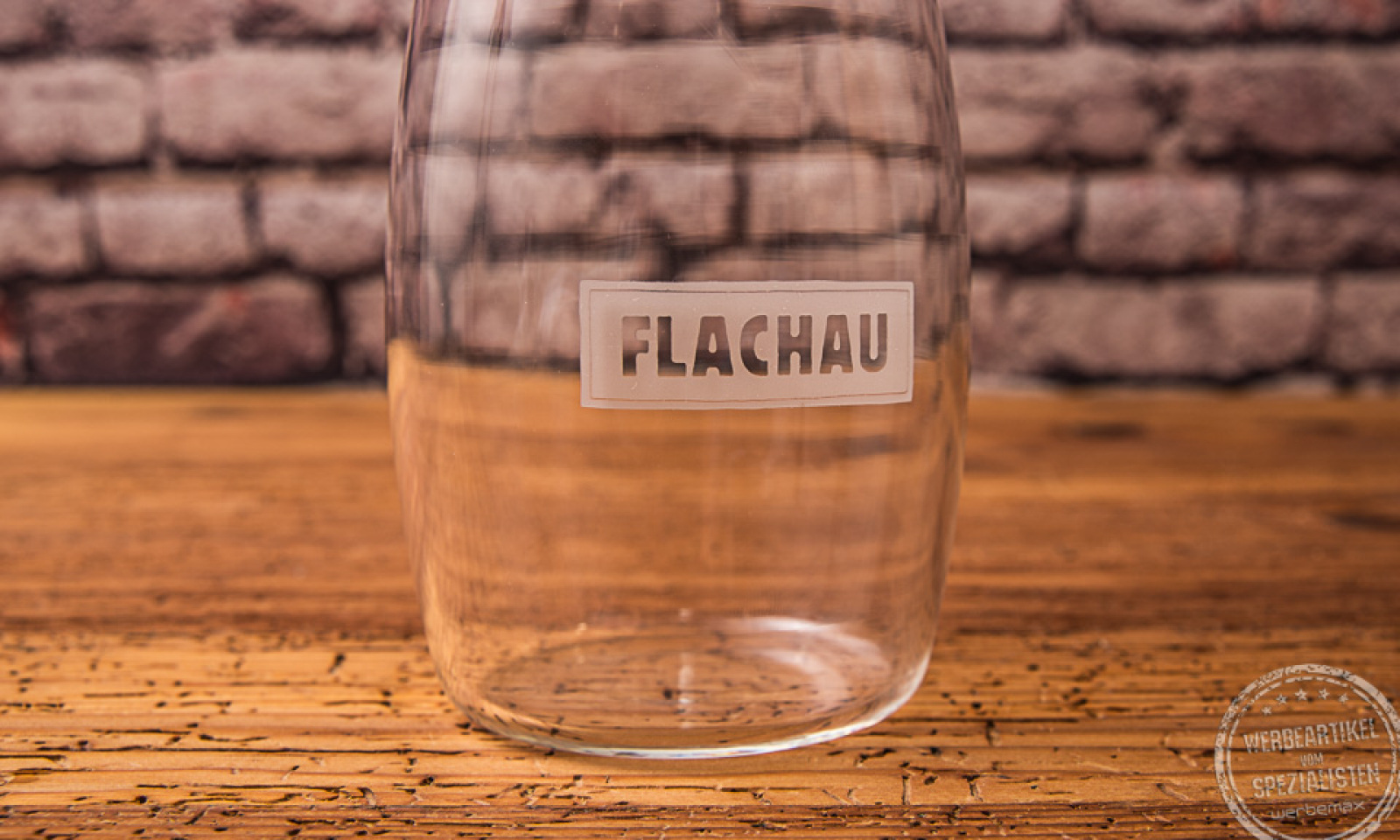 Logogravur auf Glas-Karaffe