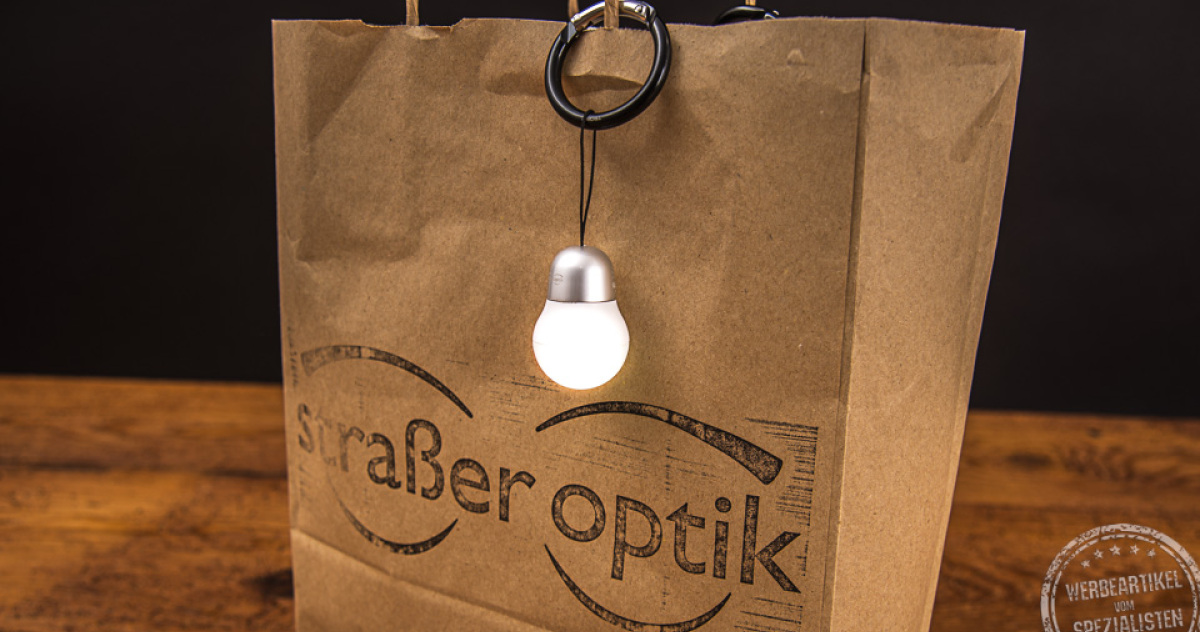 Strasser Optik Burghausen Papiert&uuml;te mit Taschenlicht Schl&uuml;sselanh&auml;nger als Werbegeschenk f&uuml;r die Kunden