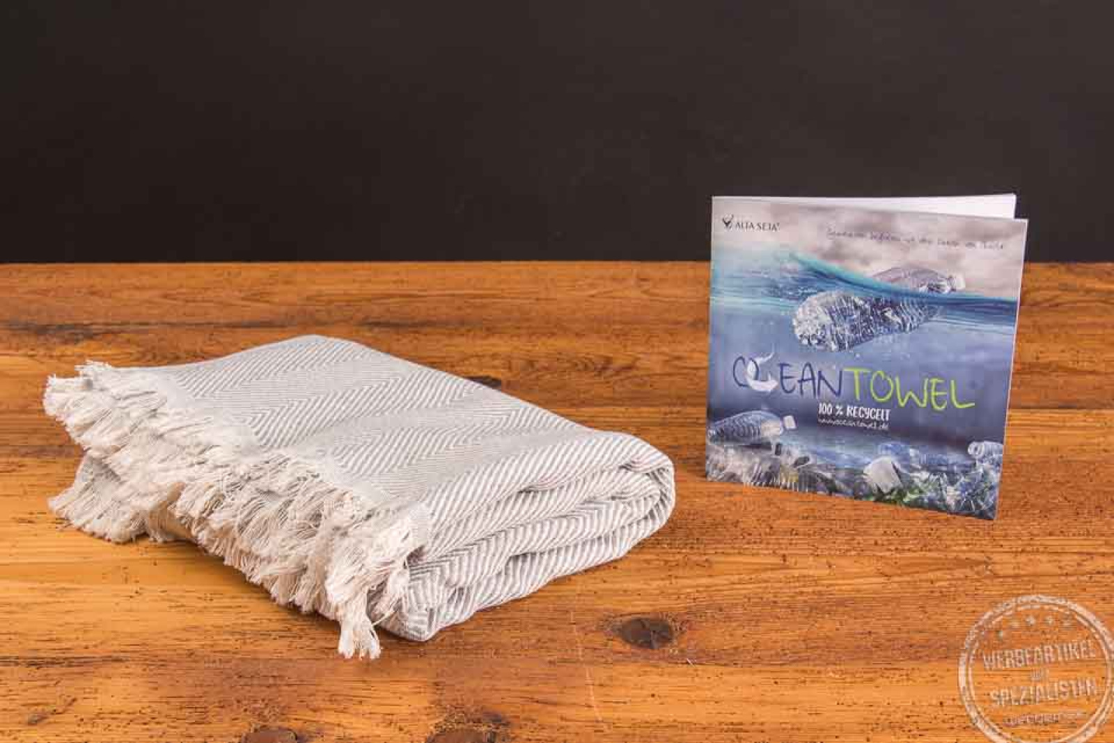 Alta Seta Ocean Towel mit Werbeflyer